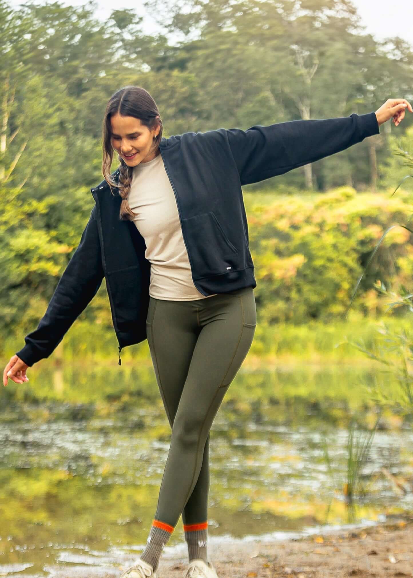 Motion Cross Over Pocketed Legging